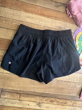 Lululemon hotty hot shorts black size 12